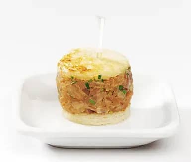 Laxtartar i dubbelt bröd