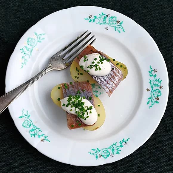 Matjes på amandine med kaviarcrème