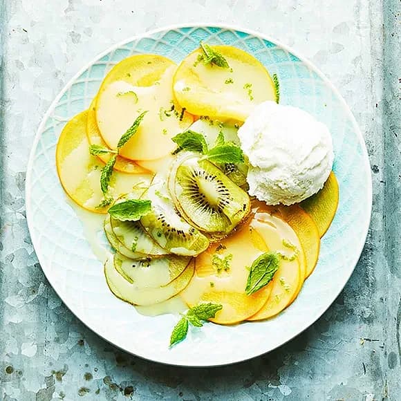 Fruktcarpaccio med vit chokladsås