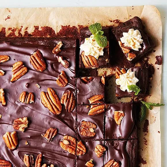 Lakritsbrownie med pekannötter och citroncrème