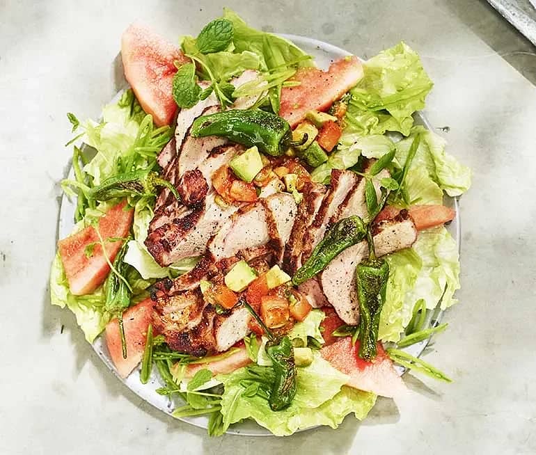 Ljummen plumasallad med salsa fresca och melon