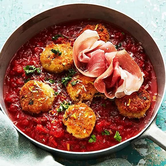 Kornbollar med tomatsås