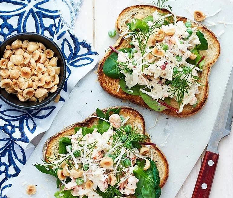 Levain med kräftsallad och rostade nötter