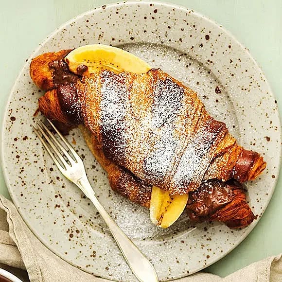 Rostad croissant med Poms hasselnötskräm