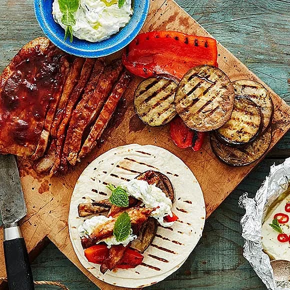 Flintataco med zucchiniyoghurt, aubergine och grillad fetaost