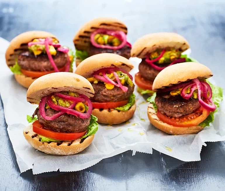Sliders med picklad rödlök och majs