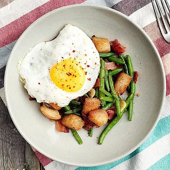 Haricot vertssallad med bacon och bröd