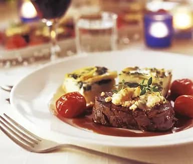 Oxfilé med getost & vinsås