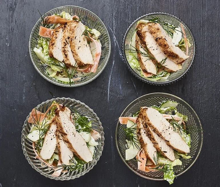 Kycklingsallad med gurka och pepparrot