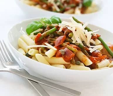 Italiensk penne med tomat-och olivsås