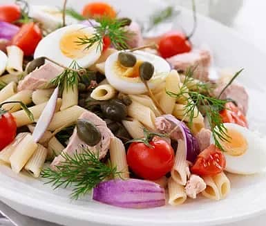 Pastasallad med tonfisk och kronärtskocksdressing