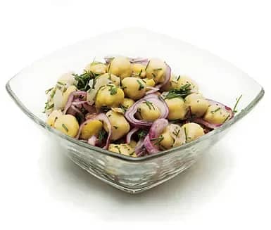 Kikärter med rödlöks- och dillsalsa