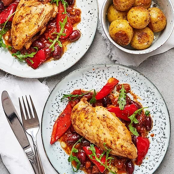 Majskyckling med oliver och rostad paprika