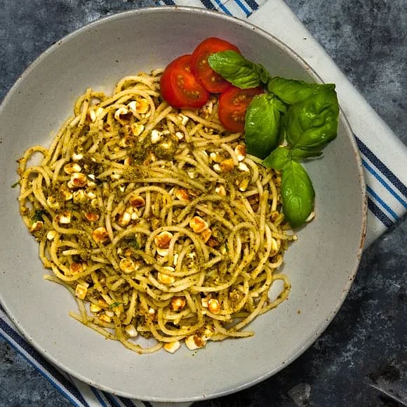 Matig pasta med pesto
