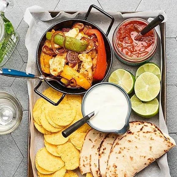 Fajitas med gräddfil och salsa