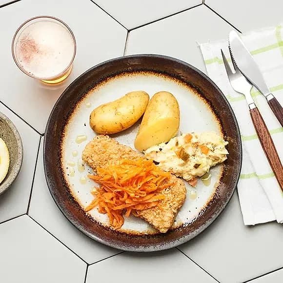 Sprödbakad torsk, syrlig morot och dansk remoulad