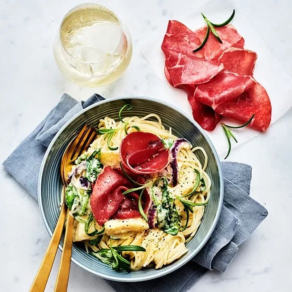 Gräddkokt palsternacka med rosmarin och bresaola