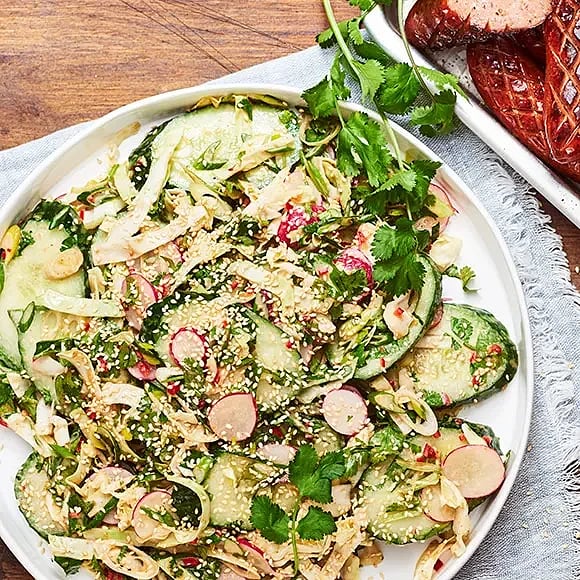 Grillad Chorizo med sesam- och gurksallad