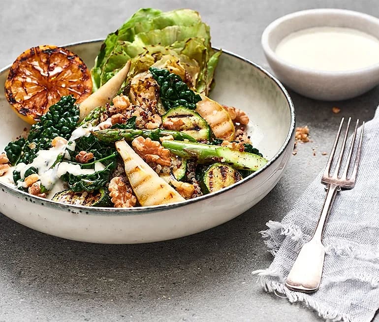 Sotad sallad med krämig majjodressing
