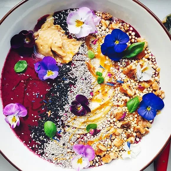 Blommig smoothiebowl