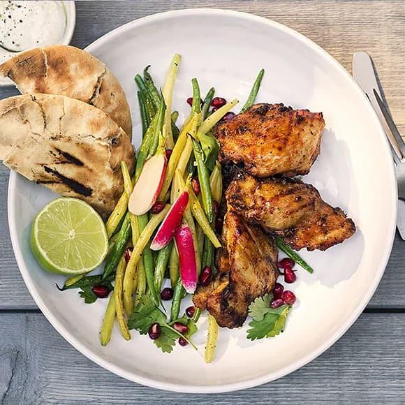 Kycklinglårfilé med vaxbönor och tahiniyoghurt