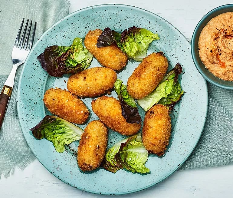 Pankofriterad svampkrokett med chorizo- och bönkräm