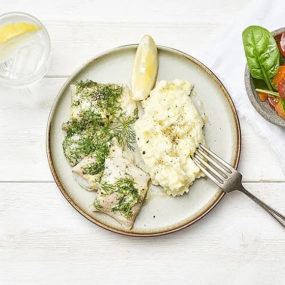 Dillbakad rödspätta med spenatsallad och kålrabbistomp