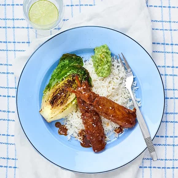 BBQ-kycklingspett med stekt hjärtsallad