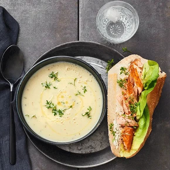 Varmrökt laxbaguette med jordärtskockssoppa