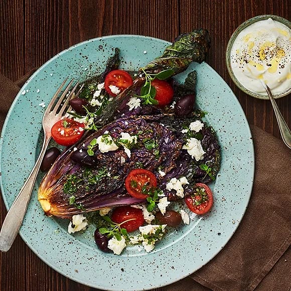 Grillad sallarossa med tomat- och fetasallad