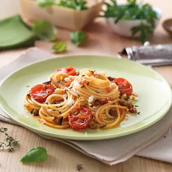 Spaghetti med aubergine, timjan och getost