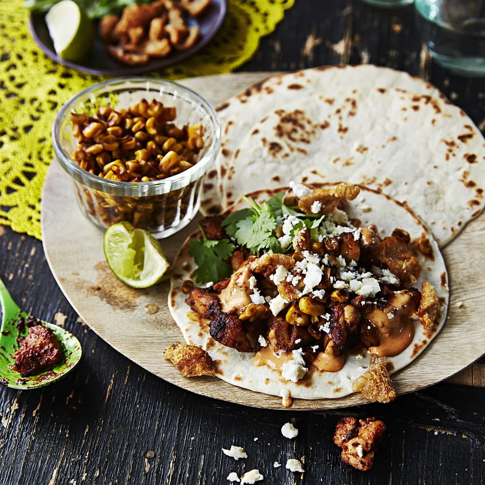 Kycklingtacos med rostad majs och chipotlemajonnäs