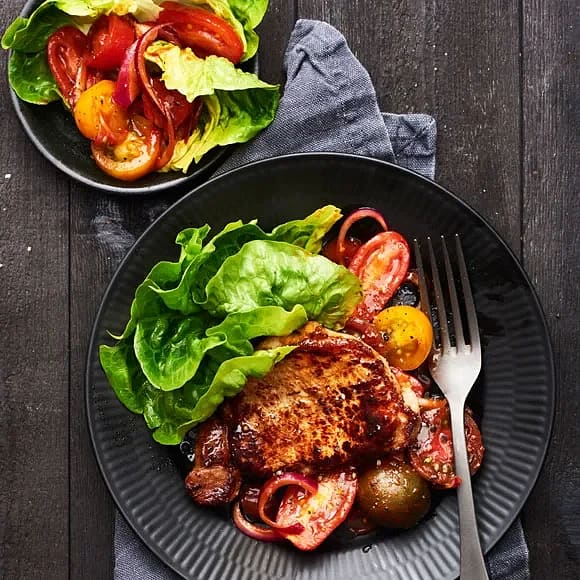 Kotlett med sötsyrlig tomatsallad