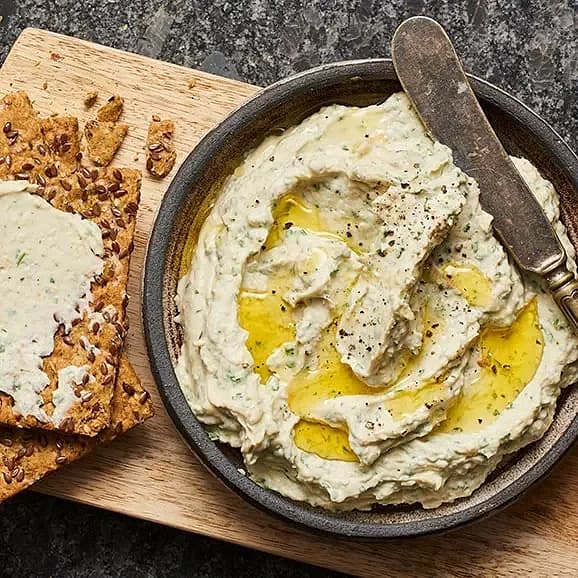 Färskost med vitlök, persilja och vita bönor