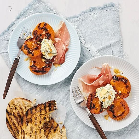 Grillade aprikoser med mandel och citronmascarpone