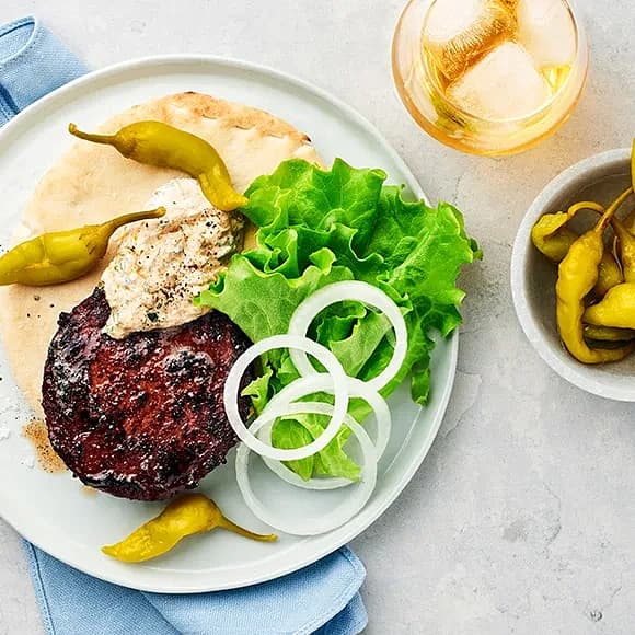 Vegoburgare i pitabröd med vitlöksyoghurt