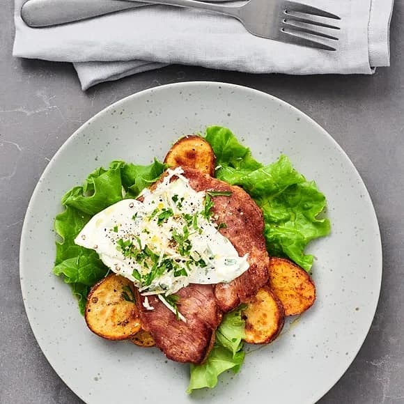 Karré med kålrabbi- och pepparrotslaw