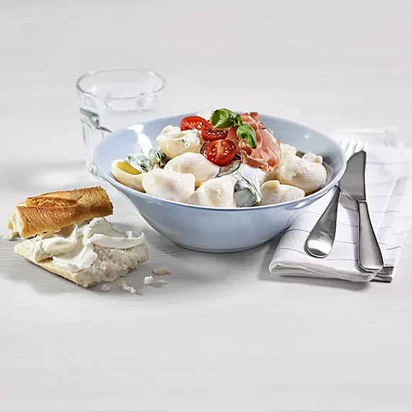 Enkel och krämig pasta med prosciutto och tomat