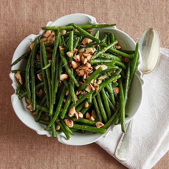 Vitloksstekta Haricots Verts Med Ingefara Och Mandel Recept Ica Se