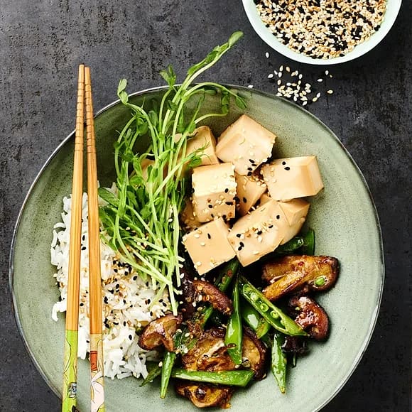 Ingefärsstekt shiitake med sojamarinerad tofu