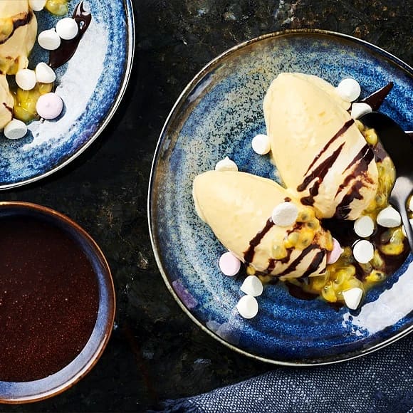 Mangoglass med passionsfrukt och maränger