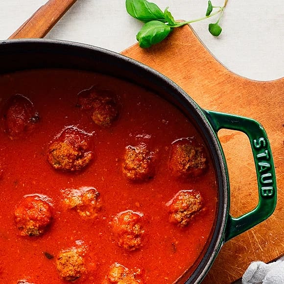 Frikadeller i tomatsås
