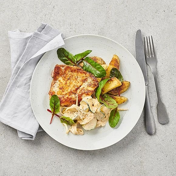 Kycklingsteak med krämig fänkål- och zucchinisallad