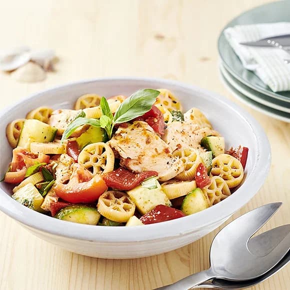 Pastasallad med paprika och tomattapenade