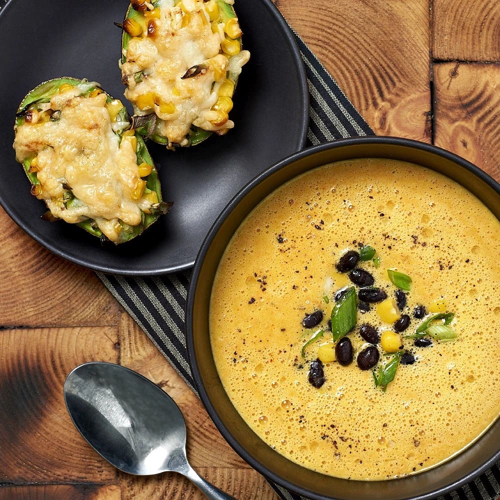 Morotssoppa med manchegogratinerad avokado