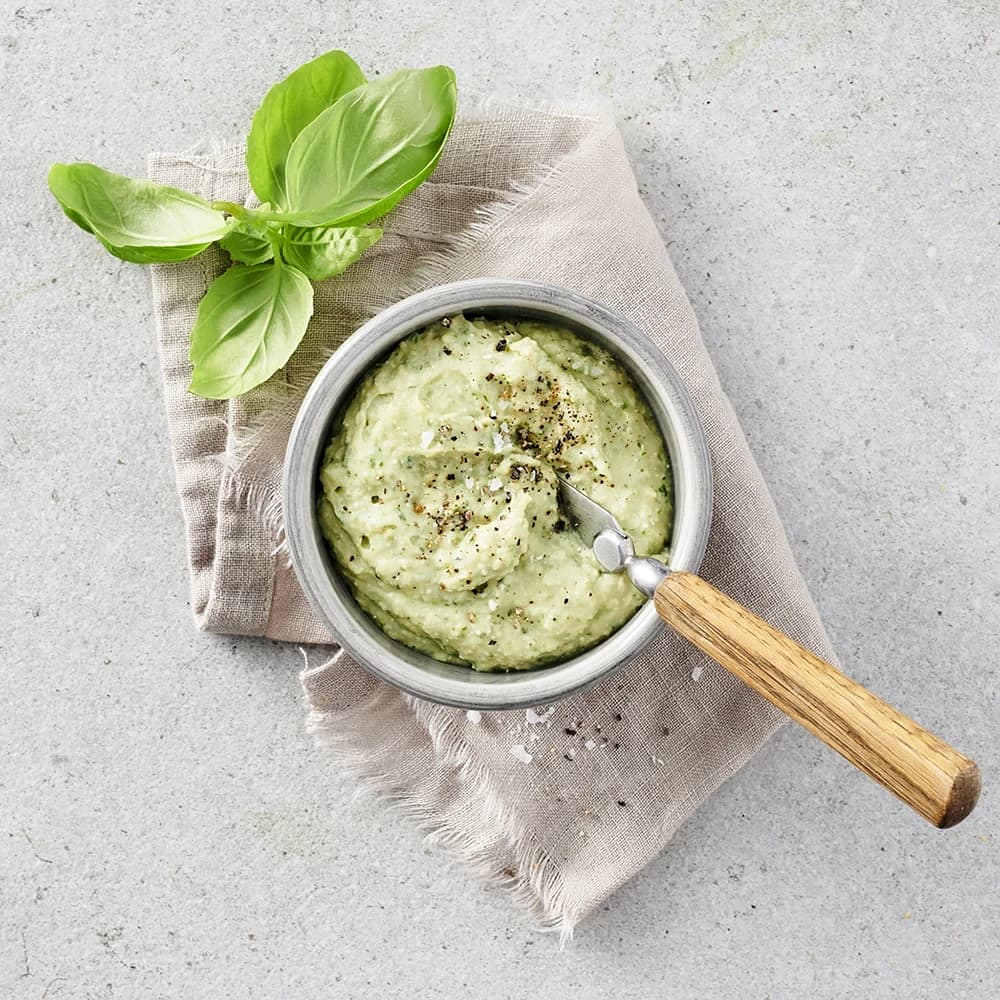 Basilika- och fetaostspread