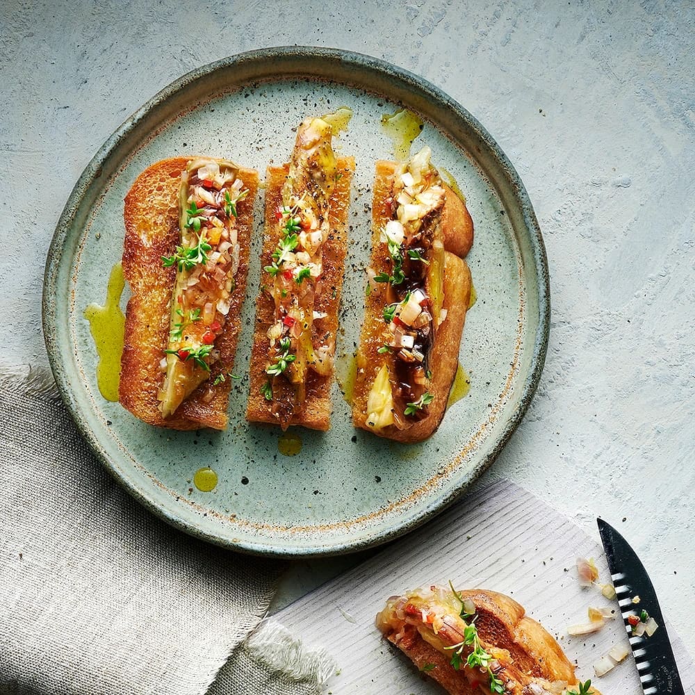 Vitlöksbröd med marinerad aubergine