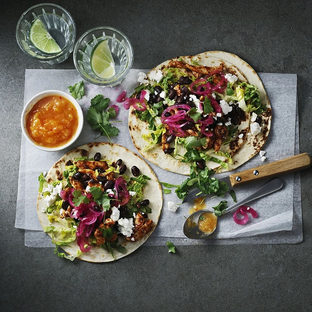 Kycklingtacos med svarta bönor och fetaost