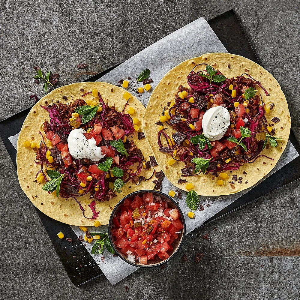 Tacos jalapeño med limemarinerad rödkål och tomatsalsa