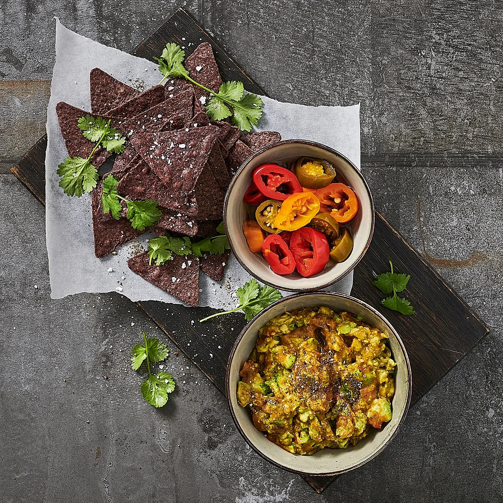Blue corn tortilla med het guacamole